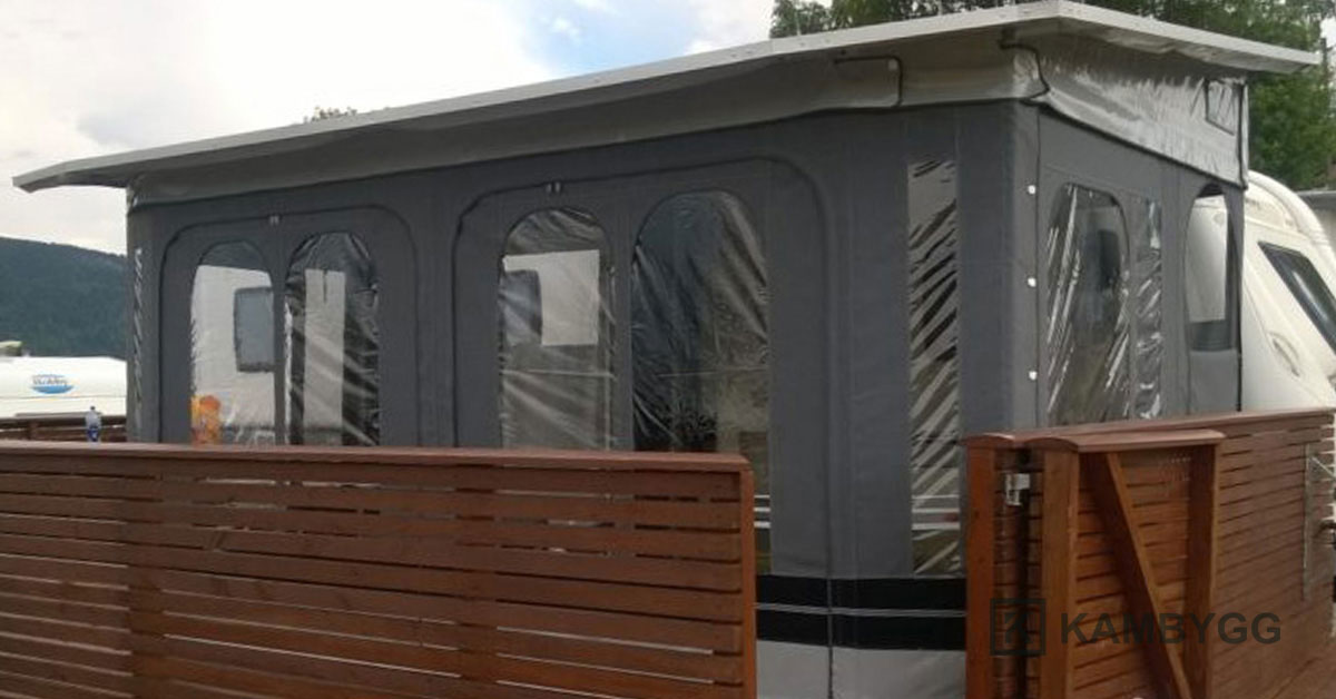 Campingtelt og terrasse